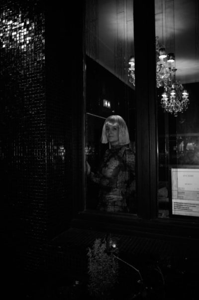 Claire D. photographiée à l'Hôtel la Mondaine  par le photographe de boudoir - Paris