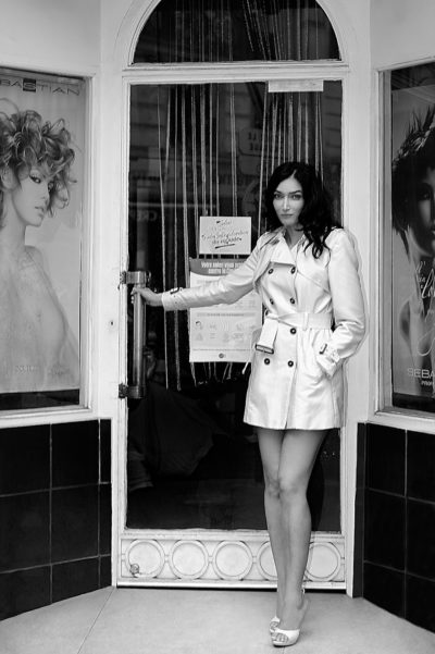 Sabrina photographiée dans la rue par le  photographe de boudoir - Paris