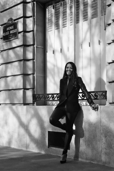 Jummy photographiée dans les rues de Paris  par le  photographe de boudoir - Paris